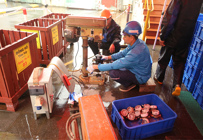 Lễ tiêu hủy đồng hồ không đạt sau kiểm định